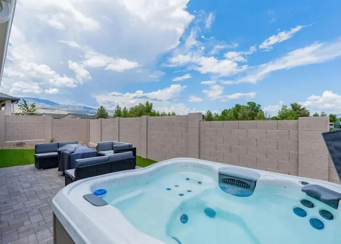 Stylish Revival Retreat W Hot Tub And Fire Pit