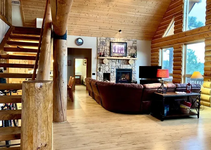 Hilltop Chalet- Stunning Views 3Mi From Downtown