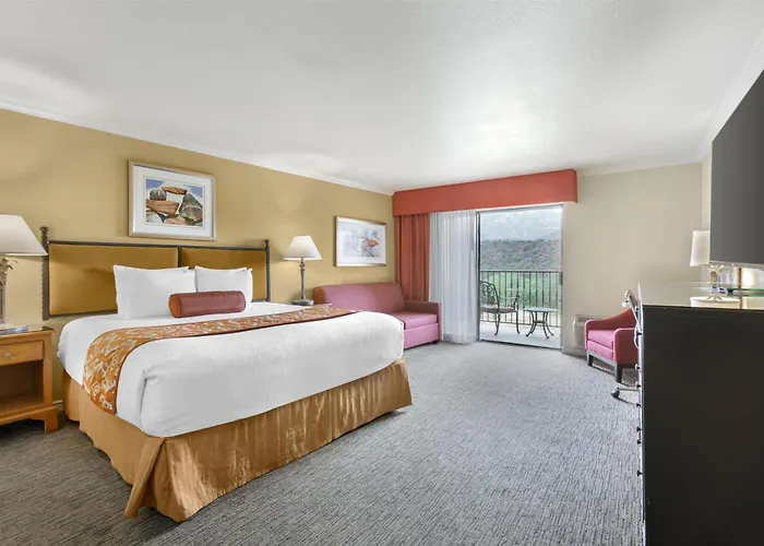 Best Western Plus Arroyo Roble Hotel&Creekside Villas