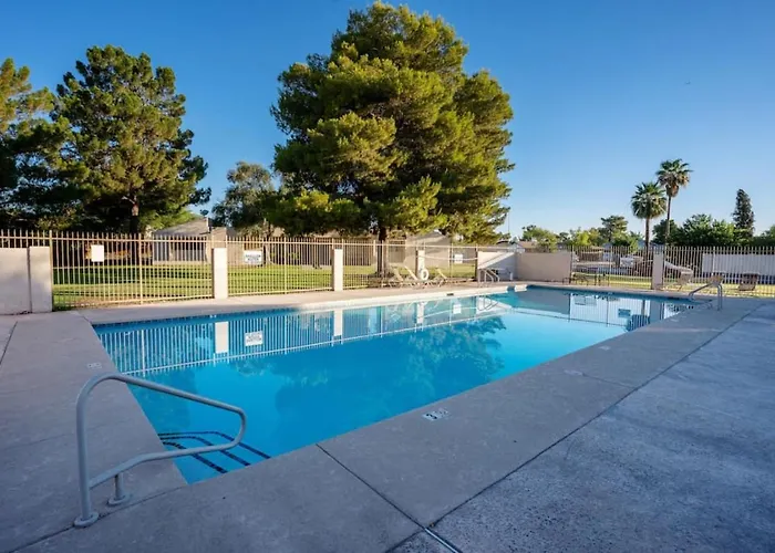 Modern 2Br Mesa Condo In Central Location With Pool Access