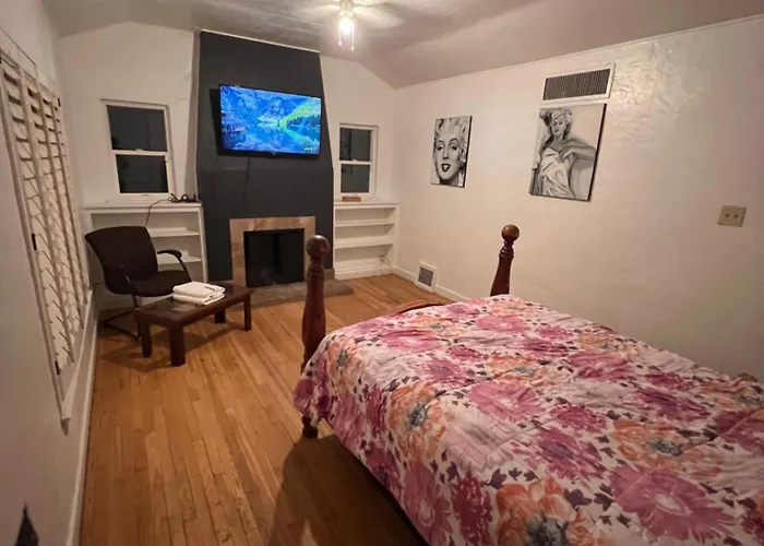 Downtown Neighborhood Room 1