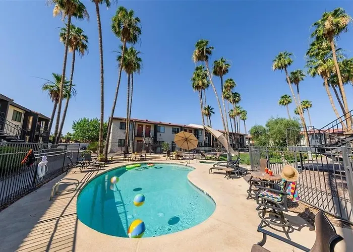 111 Fully Furnished 1Br Suite-Prime Location