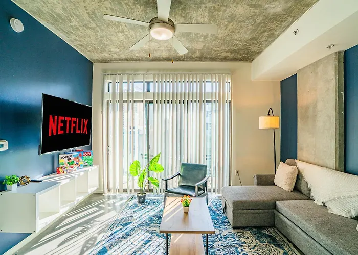 Adorable 1Bd - Central Downtown - Gym, Pool, Parking
