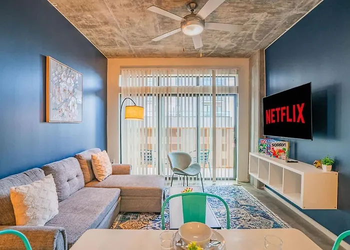 Detailed 2Bd - Central Dt- Gym, Pool, Parking Sleep8