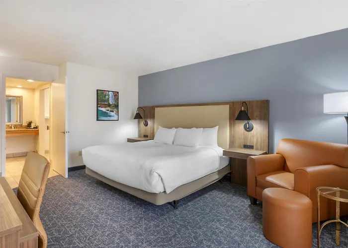 Best Western Plus A Wayfarer'S Inn & Suites