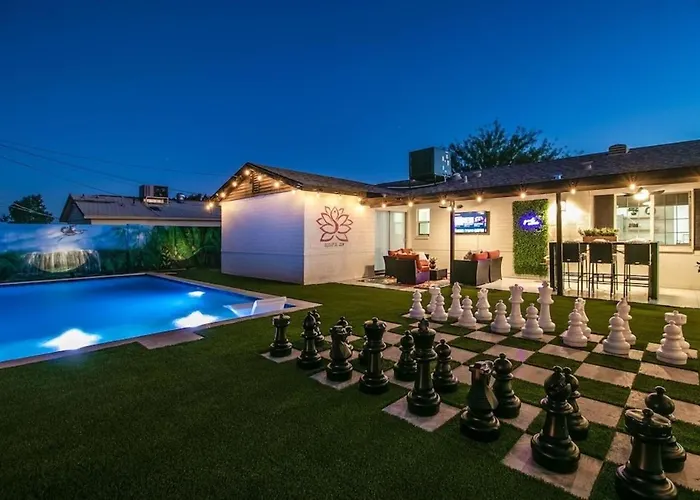 Charming Zen Home With Heated Pool, Pool Table, Arcade And Mini Golf.