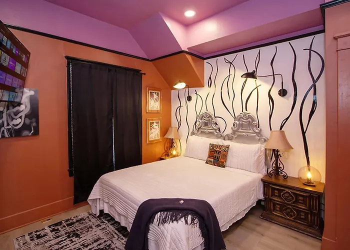 Stylish New Home -6 Beds- Near Dt & Phx Airport