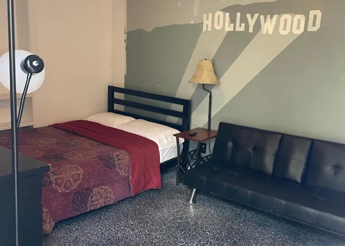 Phoenix Hollywood Private Room Swimming Pool Walk To Arts Roosevelt Row Convention Center Asu Downtown Phoenix