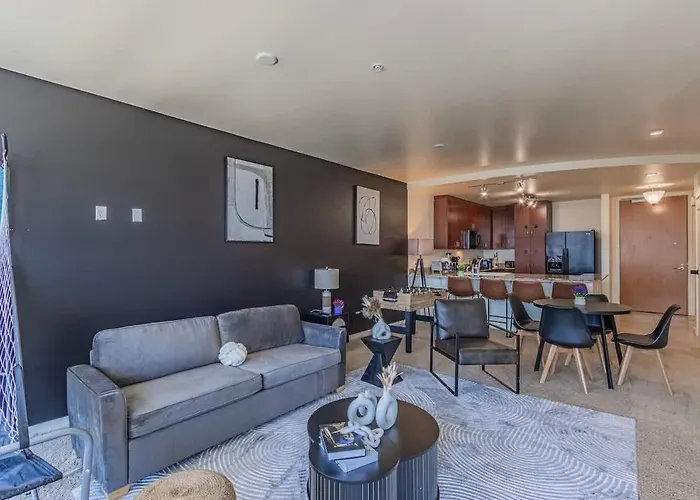 Stylish High-Rise 2Br Dt Views Pool Parking