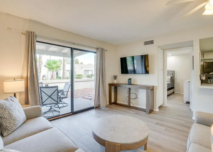 Patio + Pool Access: Golf Getaway In Peoria
