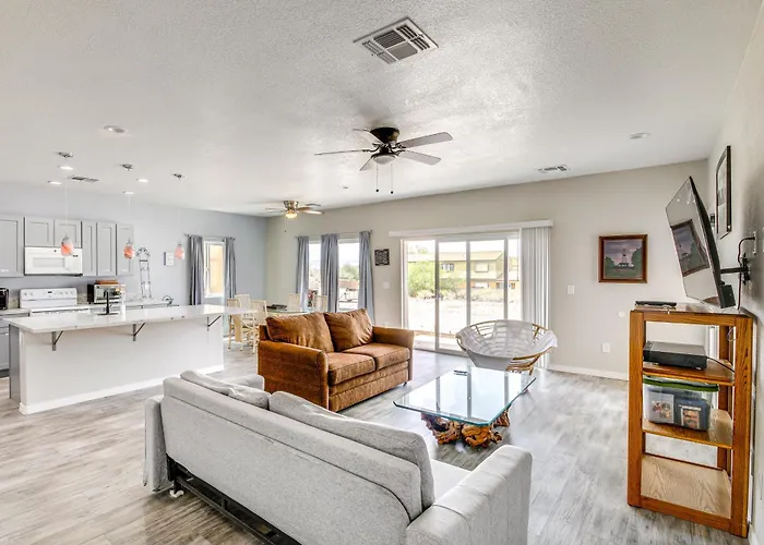 4 Mi To Casinos: Mtn-View Home In Bullhead City!