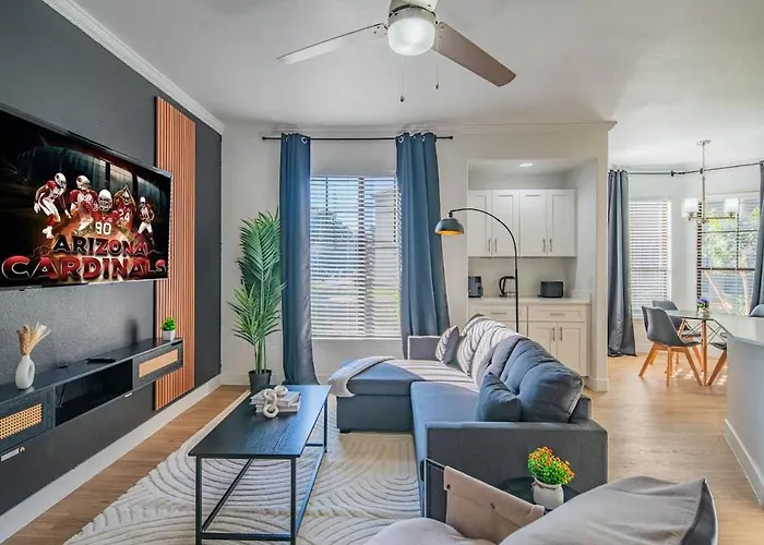 Chic 2Bd King Bed With Pool, Hot Tub, Gym, Parking