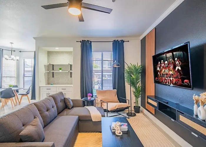 Stylish 2Bd Kingbed With Pool, Hot Tub, Gym, Parking