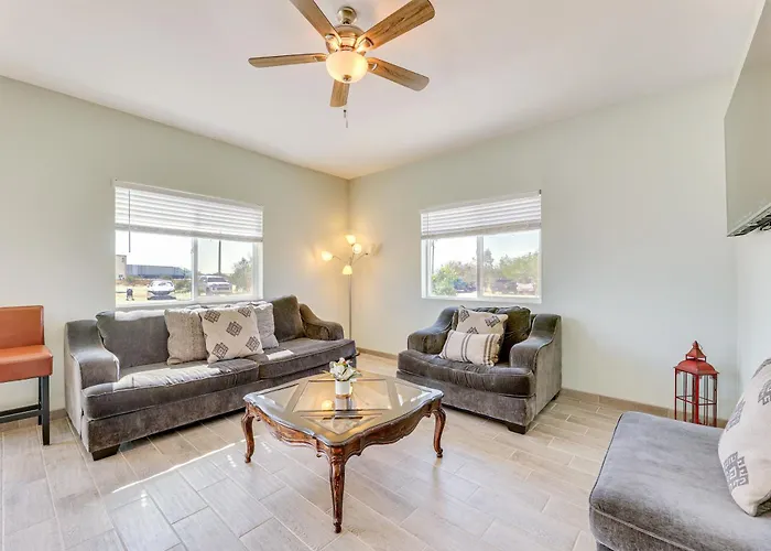 Mtn Views: Spacious Family Home In Casa Grande!