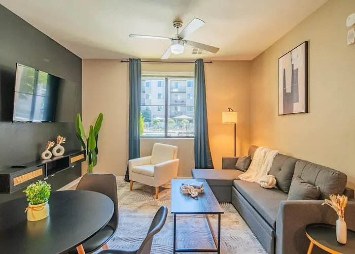 Spacious 2Br Uptown Biltmore Gym Pool Parking Wd