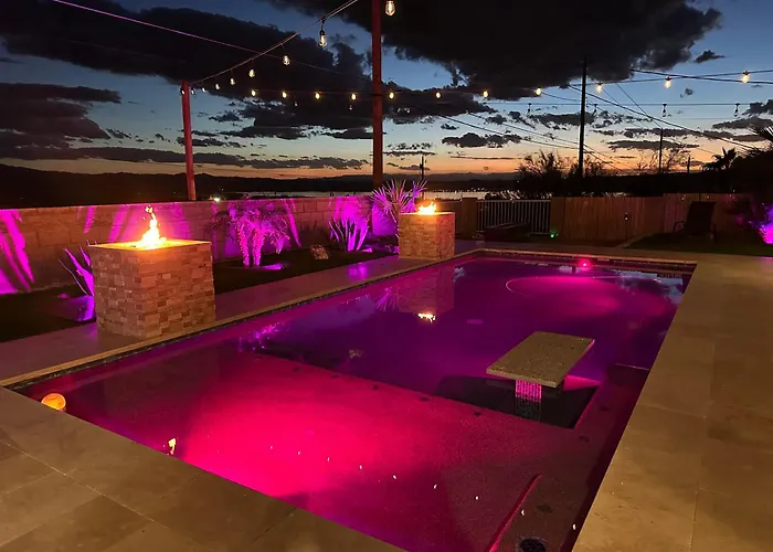 Desert Rose Oasis, Pool, Firepit, Lake Views!