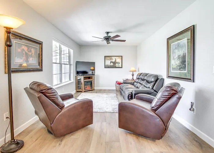 Walk To Dtwn Show Low: Townhome W/ Balcony