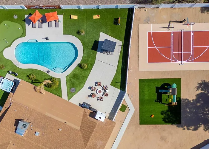 Sleeps 18 Private Pool & Hot Tub Playground