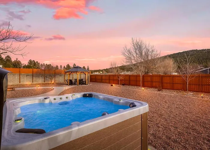 Grand Canyon Basecamp Hot Tub 4 King Beds