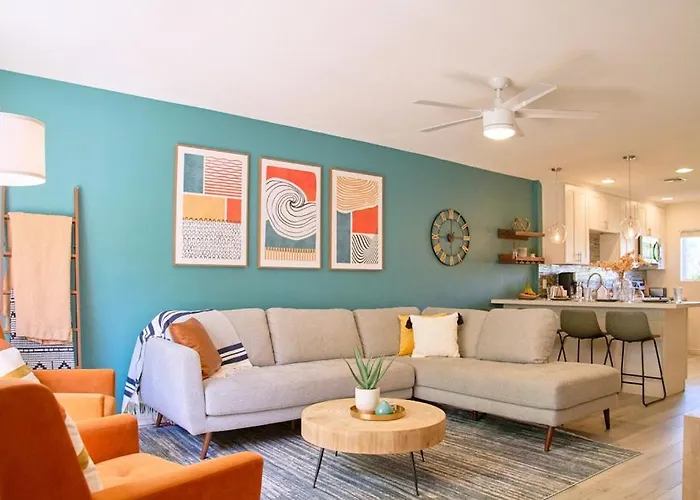 The Scott Getaway - Walkable To Old Town, Remodeled Space, Outdoor Pool!