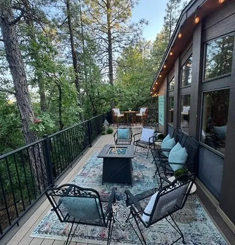 Pinewood Canyon Cabin!