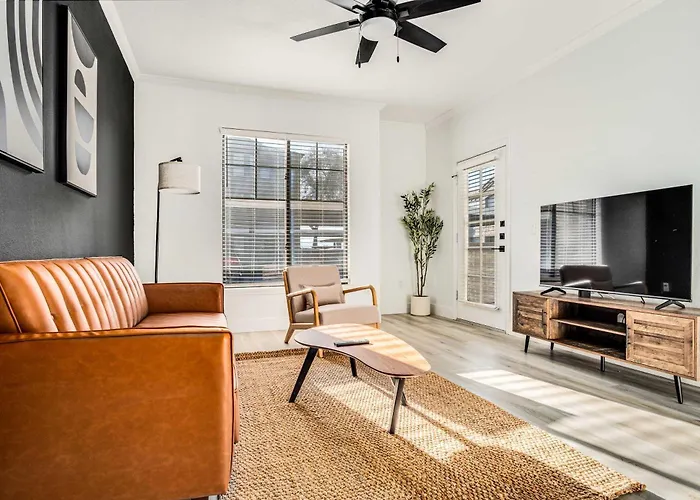 Boulevard Stays 1Br By Stadium Pool Parking Gym 01