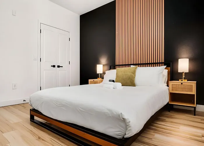 Boulevard Stays Chic 1Br Near Stadium Pool Access Gym & Free Parking