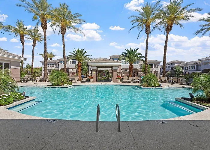 Lux Condo Pool, Jacuzzi, Gym & Golf Access