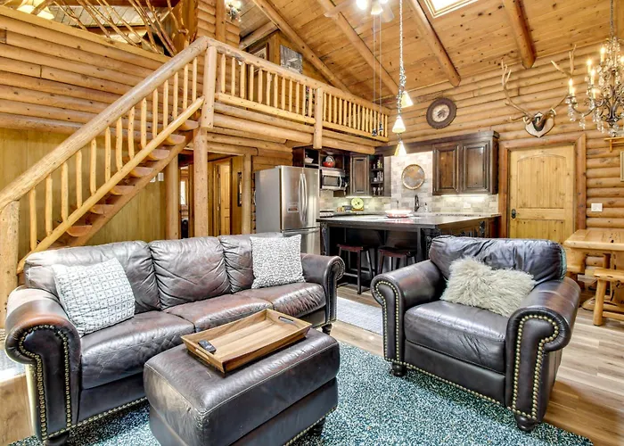Cozy Log Cabin On 1/2 Acre In Lakeside!