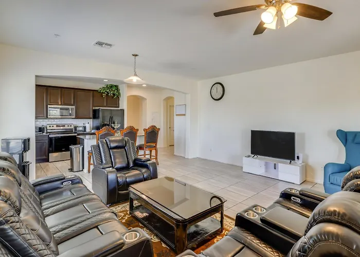 7 Mi To Dtwn: Spacious Phoenix Home W/ Patio