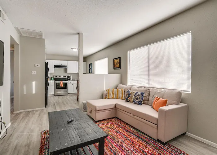 2 Mi To Dtwn & Chase Field: Condo W/ City View!