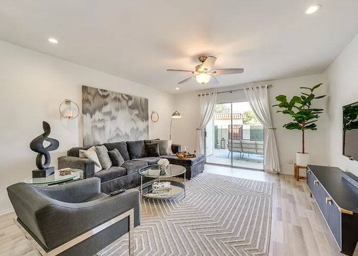 Furnished Patio, Pool Access! Scottsdale Retreat
