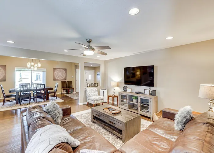 8 Mi To Old Town Scottsdale: Family Home!