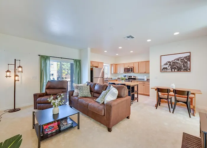 2 Mi To Dtwn Flagstaff: Home W/ Balcony!