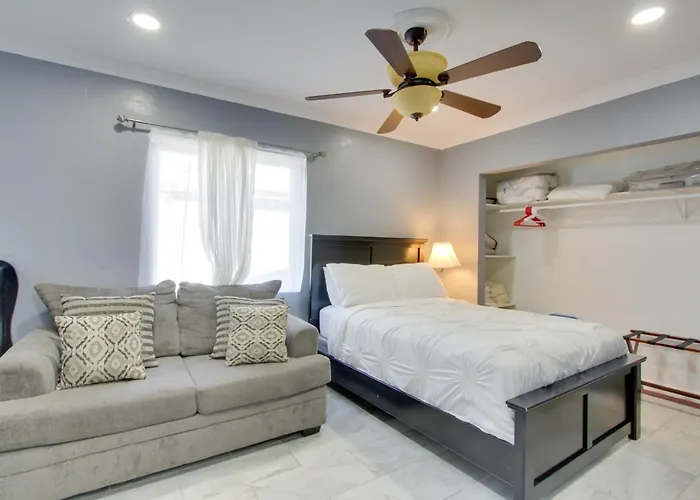 Ultimate Phoenix Group Getaway: Patio + Pool!