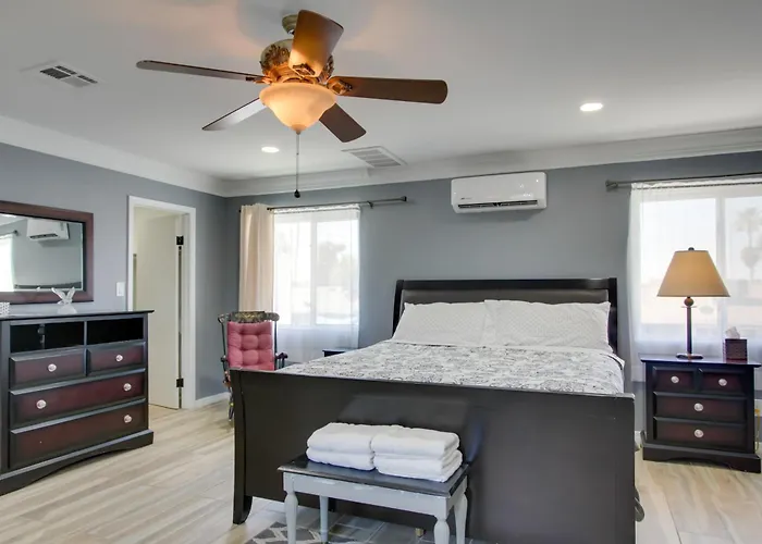 Ultimate Phoenix Group Getaway: Patio + Pool!