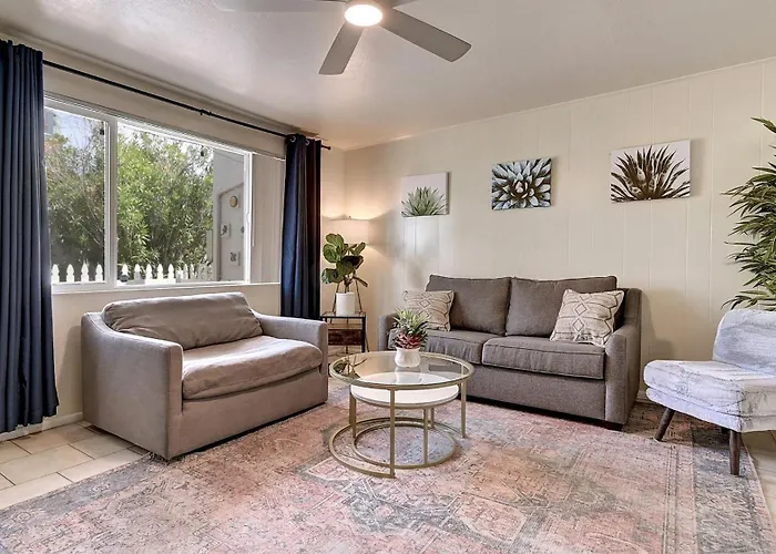 Stylish Arcadia 2-Bdrm With Comfort And Charm