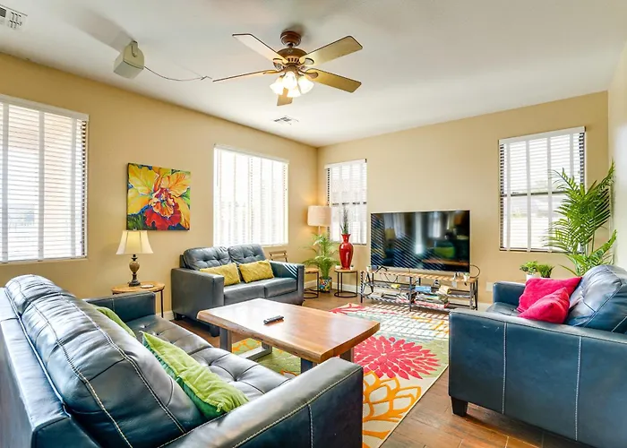 Avondale Abode: Pool, Lake Views & On-Site Fishing