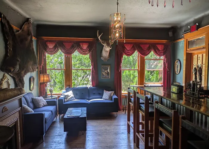 The Oliver House - Adults Only