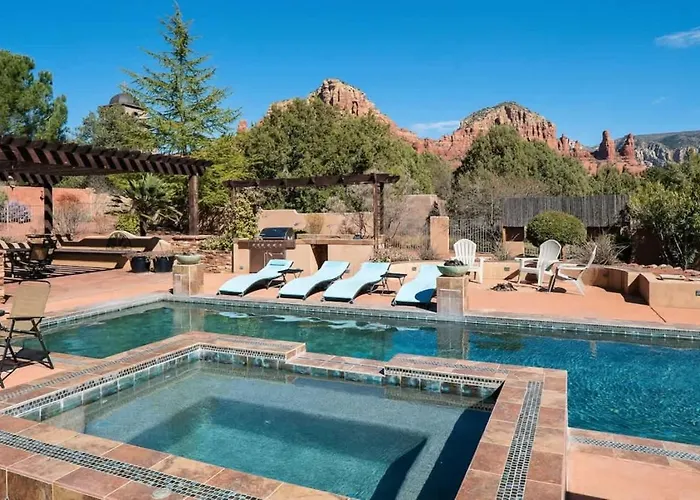 High End Haven For Family - Views Luxury Pool