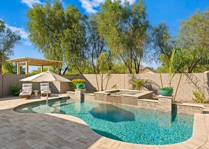 Casa Solana: Poolside Luxury