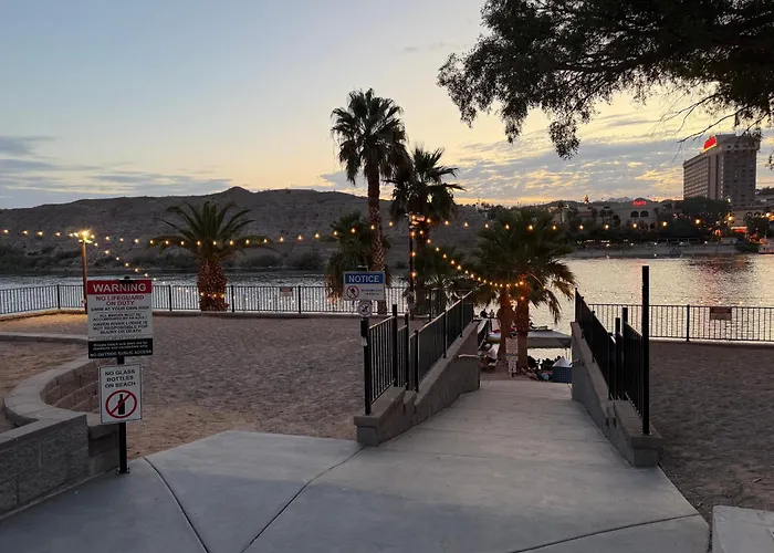 Cozy River Front Lookout