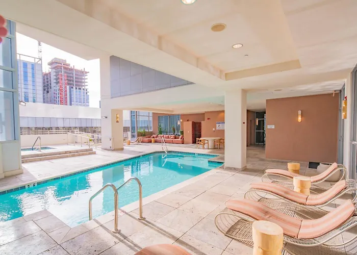 Modern Highrise Sanctuary, Gym, Pool, Prking, W-D, Golf