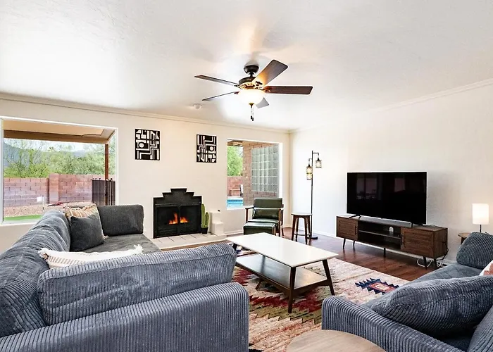 Pool, Game Room, Pet Friendly, 5 Beds East Tucson!