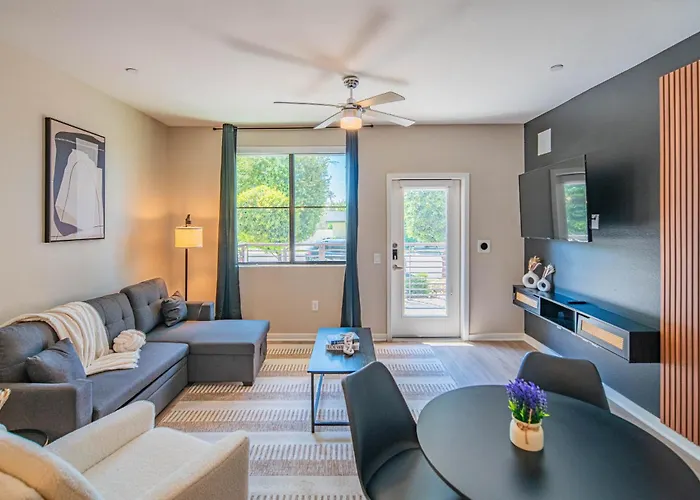 Quaint 2Br Uptown Biltmore Gym Pool Parking Wd