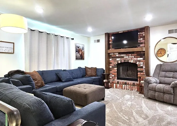 Paddleboards, Air Hockey, Grill, Fire Pit, Wd, Brkfst, Sleeps 14, Upper