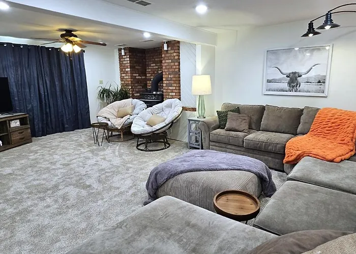 Hot Tub, 2 Bedroom, Kitchen, Washer-Dryer, Lower