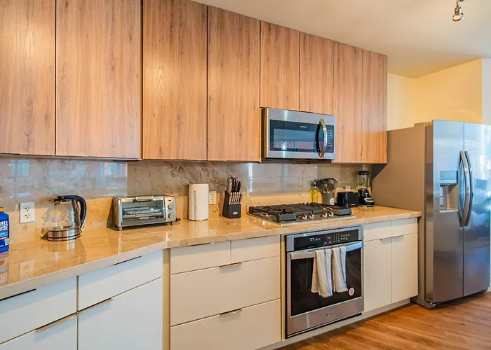 1Br Modern Apartment In Dt Highrise With Gym, Parking, Pool And W-D