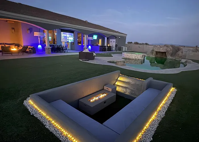 Grand Luxury Estate - Pool, Spa, Gym, Game Room, Movie Theater & Pickleball