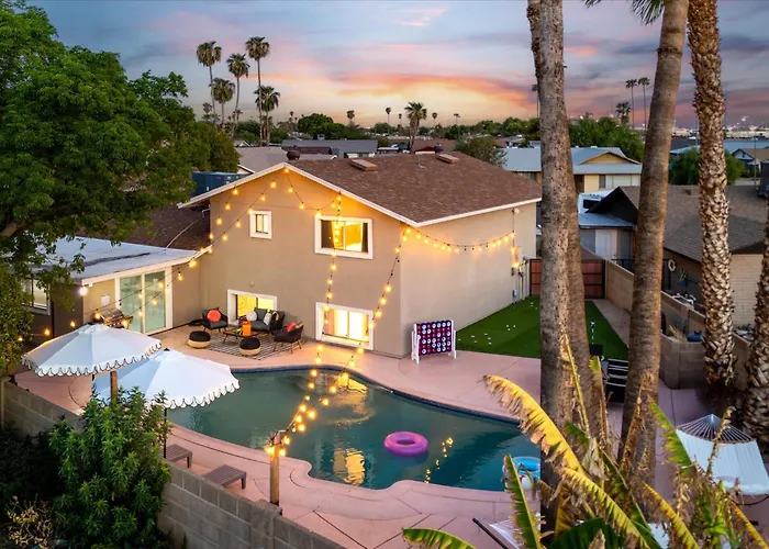 6 Bedroom Resort Style Home Pool Game Room Fire Pit